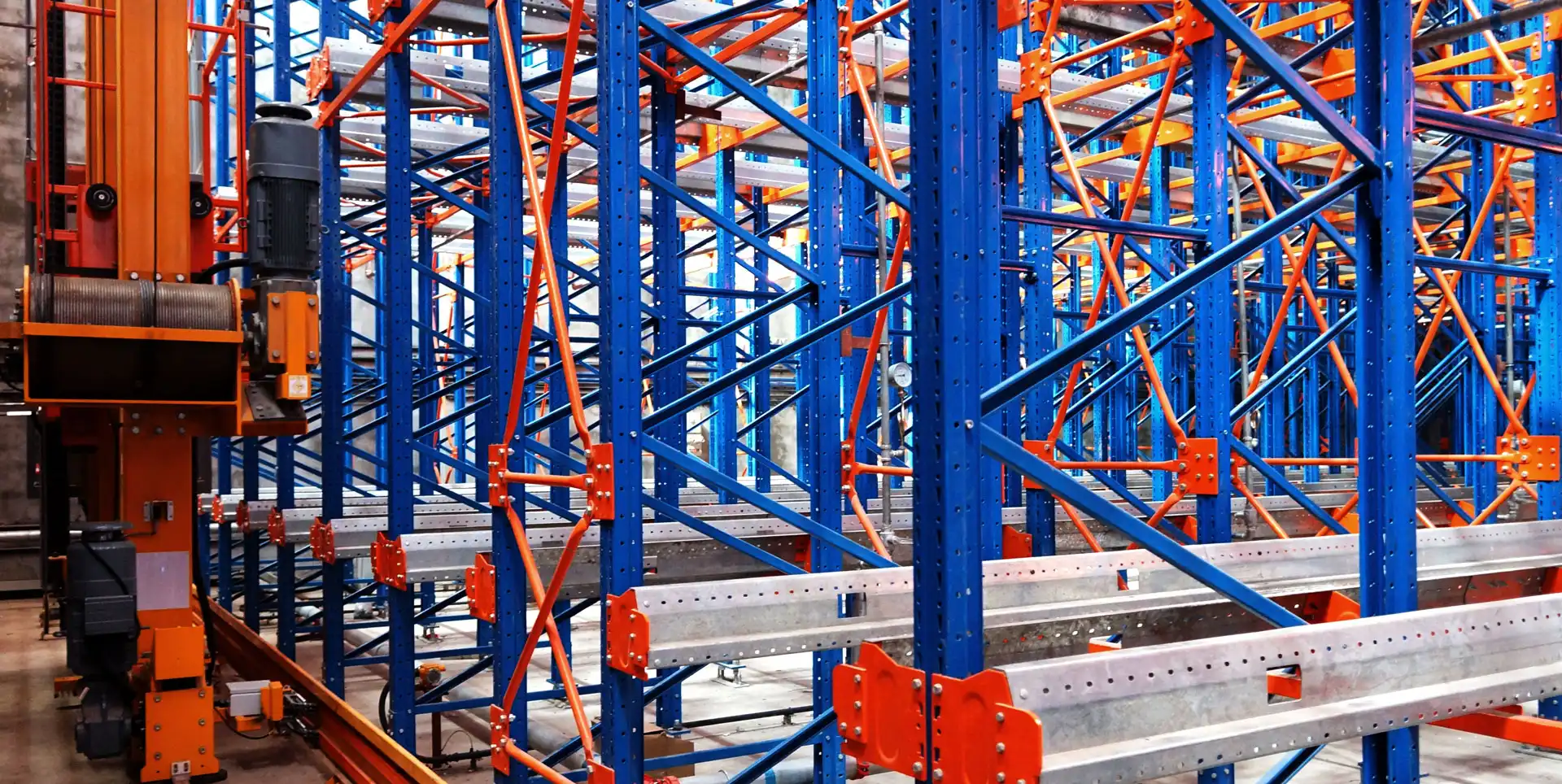 Shuttle Stacker Crane Storage Solution